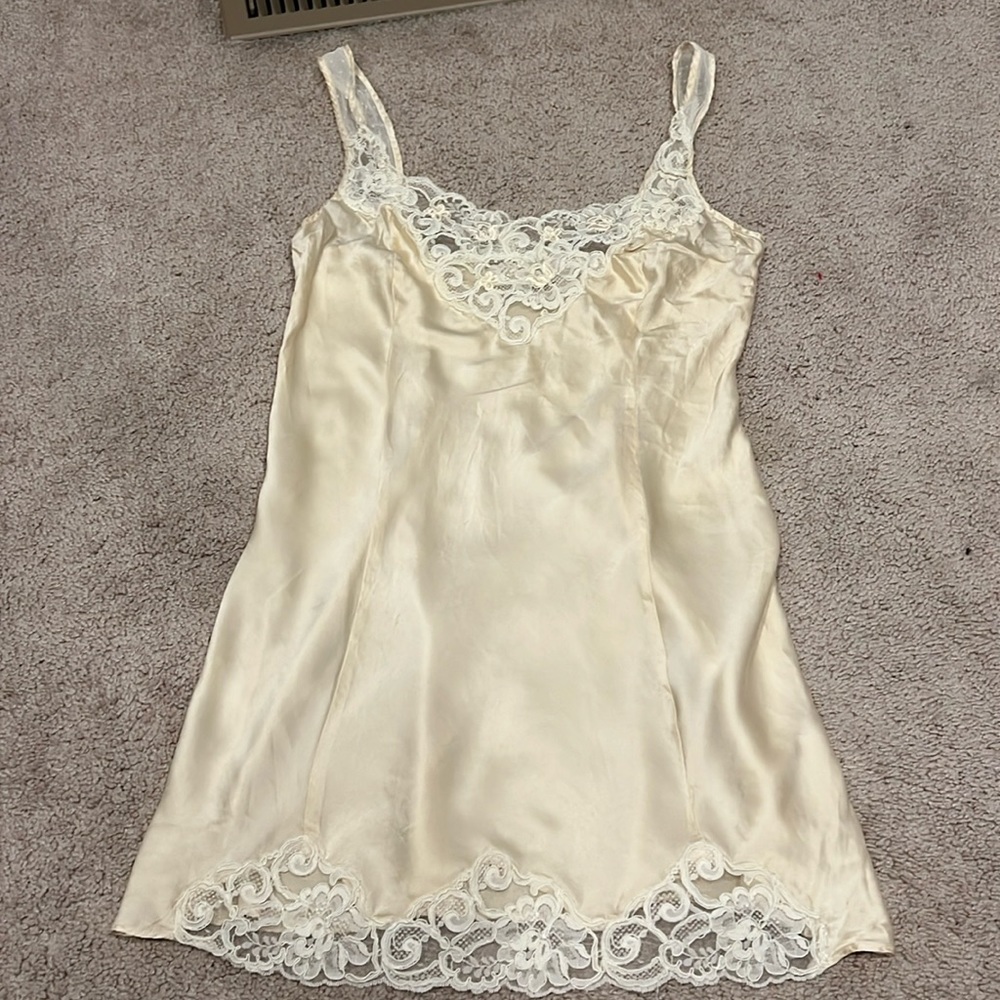 Gold label Victoria Secret M cream colored